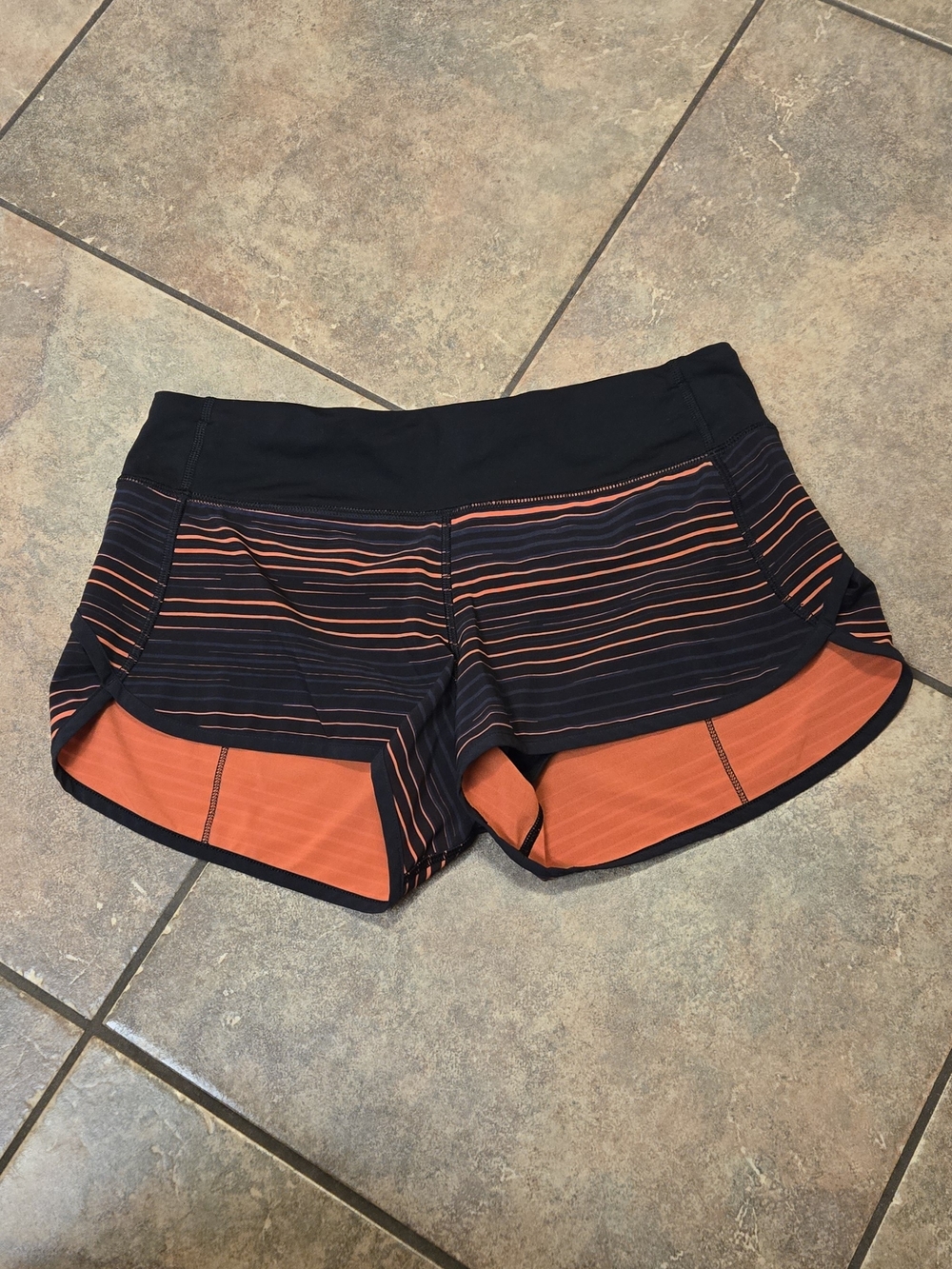 Lululemon Run Speed Shorts Twisted Dune Alarming Black Orange Size 6.
